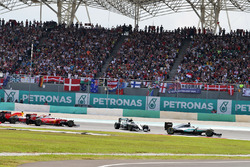 Lewis Hamilton, Mercedes AMG F1 W07 Hybrid leads at the start of the race as Nico Rosberg, Mercedes AMG F1 W07 Hybrid and Sebastian Vettel, Ferrari SF16-H collide