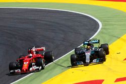 Sebastian Vettel, Ferrari SF70H, battles, Lewis Hamilton, Mercedes AMG F1 W08