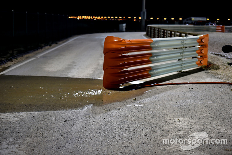 Wet track