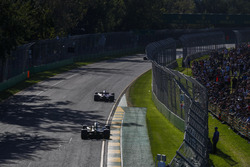 Esteban Ocon, Force India VJM10, leads Nico Hulkenberg, Renault Sport F1 Team RS17