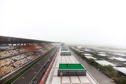 Jolyon Palmer, Renault Sport F1 Team RS17,en el pit lane