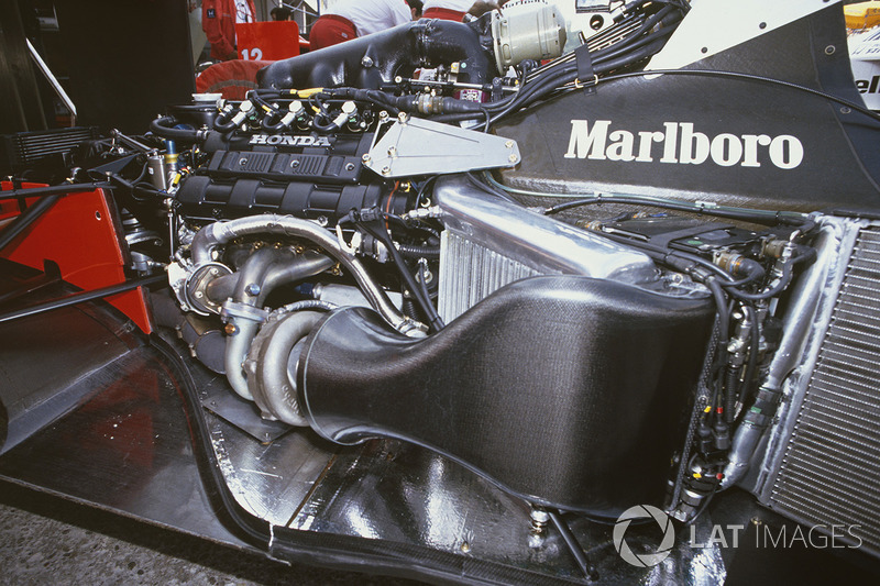 Le moteur Honda RA168E V6 turbo dans le châssis de la McLaren MP4/4