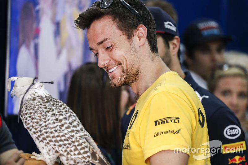 Jolyon Palmer, Renault Sport F1 Team, with a Falcon