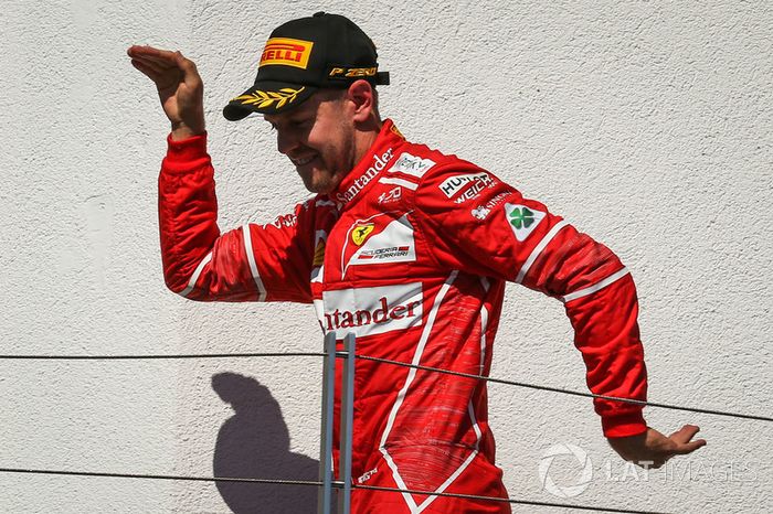 Sebastian Vettel venceu o GP da Hungria e viu Lewis Hamilton chegar apenas em quarto. A diferença entre os dois agora é de 14 pontos a favor do alemão.