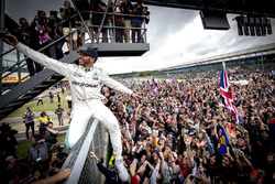 Льюіс Хемілтон, Mercedes AMG F1, уболівальники