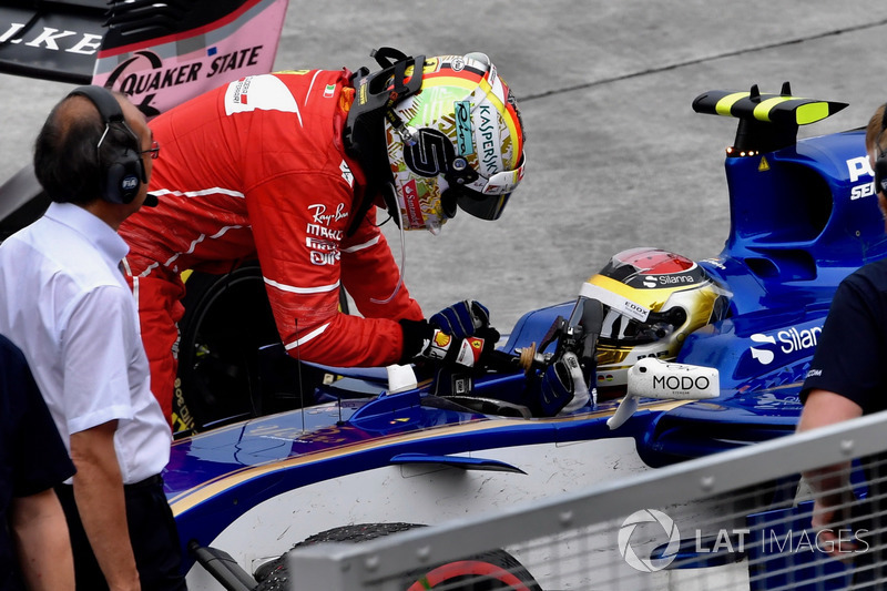 Sepang 2017: Pascal Wehrlein (Sauber) e Sebastian Vettel (Ferrari)
