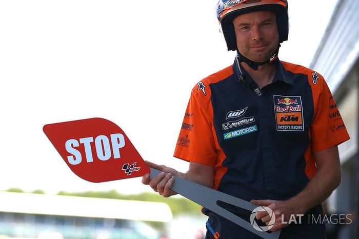 Paleta de alto para intercambio de moto en Pit lane