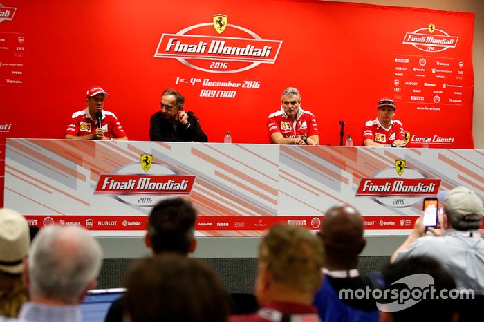 Sebastian Vettel, Ferrari; Sergio Marchionne, Presidenta Ferrari; Maurizio Arrivabene, Team principal Ferrari; Kimi Raikkonen, Ferrari