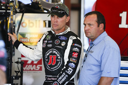 Kevin Harvick, Stewart-Haas Racing Ford and Greg Zipadelli