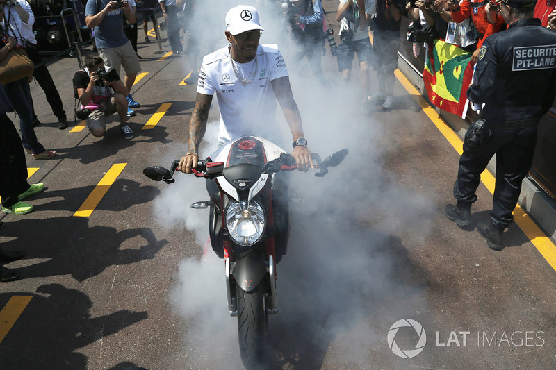 Lewis Hamilton, Mercedes AMG F1 W08 does a burn out on his MV Agusta Custom Dragster RR LH44 Superbi