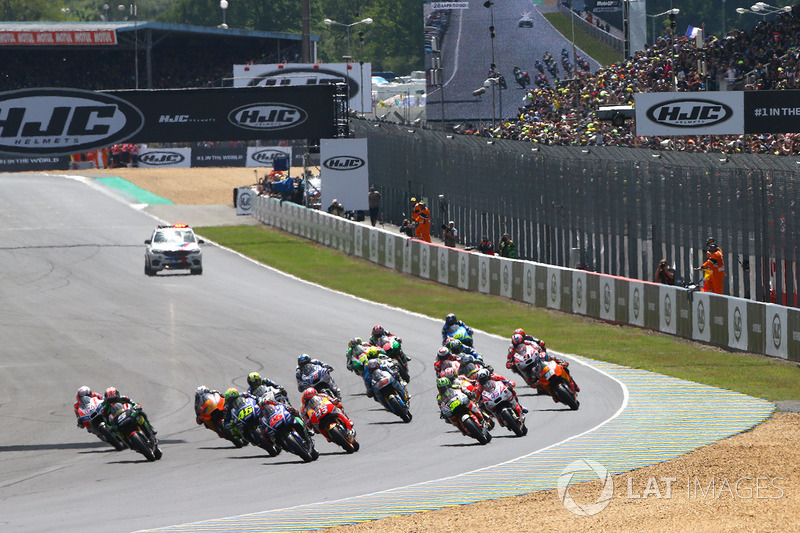 Start: Maverick Viñales, Yamaha Factory Racing, führt