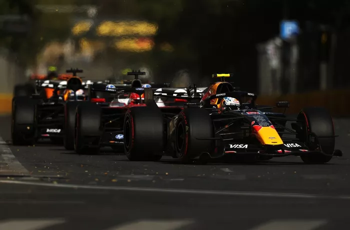 Charles Leclerc, Ferrari, Max Verstappen, Red Bull Racing, Isack Hadjar, Red Bull Racing