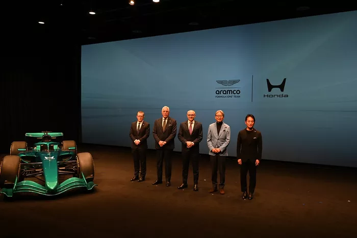 Stefano Domenicali, Lawrence Stroll, Toshihiro Mibe, director ejecutivo de Honda, Koji Watanabe, director ejecutivo de HRC. 
