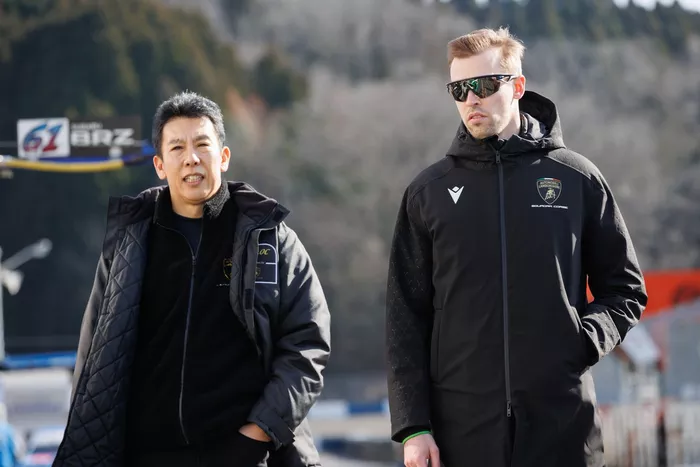 小暮卓史、ダニール・クビアト