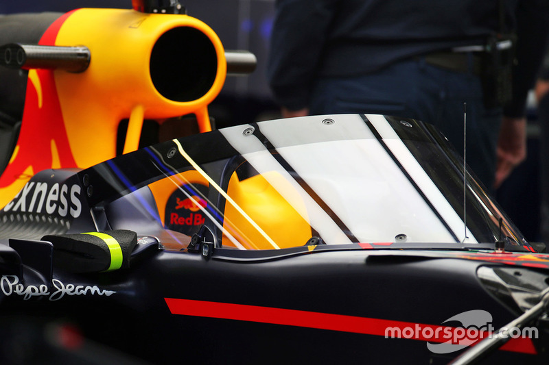 De Red Bull Racing RB12 met Aeroscreen