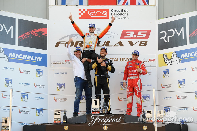 Podium: Race winner and Champion Tom Dillmann, AVF; second place Roy Nissany, Lotus; third place Pietro Fittipaldi, Fortec Motorsports with Adrian Valles