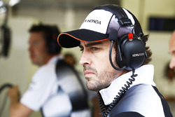 Fernando Alonso, McLaren, in der Box