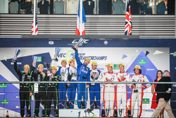 Podium LMP2 : les vainqueurs Gustavo Menezes, Nicolas Lapierre, Stéphane Richelmi, Signatech, les deuxièmes, Matthew Rao, Richard Bradley, Roberto Merhi, Extreme Speed Motorsports, les troisièmes, Ryan Dalziel, Pipo Derani, Christopher Cumming, Manor