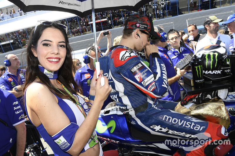 Hermosa chica de la parrilla de Jorge Lorenzo, Yamaha Factory Racing