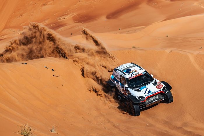 #217 X-raid Mini JCW Team Mini John Cooper Works Rally Plus: Krzysztof Hołowczyc, Łukasz Kurzeja