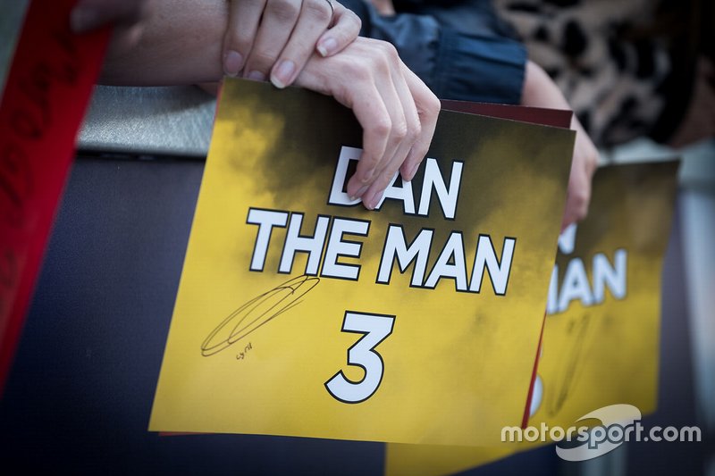 Cartolina autografata da Daniel Ricciardo, Renault F1 Team