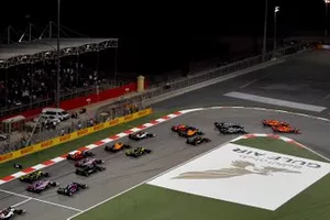 Start: Sebatian Vettel, Ferrari, Charles Leclerc, Ferrari aan de leiding