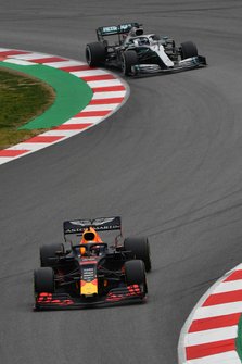 Max Verstappen, Red Bull Racing RB15 en Valtteri Bottas, Mercedes-AMG F1 W10