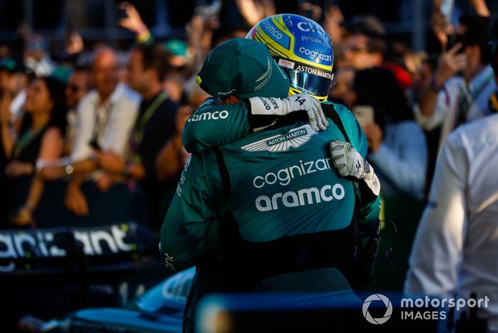 Fernando Alonso, Aston Martin F1 Team, tercero, celebra en parc fermé