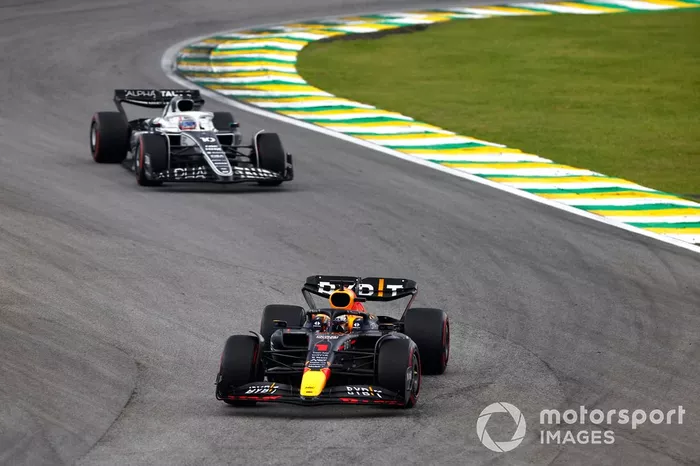 Max Verstappen, Red Bull Racing RB18, Pierre Gasly, AlphaTauri AT03
