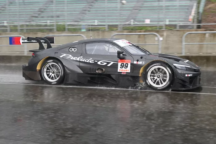 プレリュードGT、豪雨の中発進！ 来季ホンダGT500の“前奏曲”……SUGOで