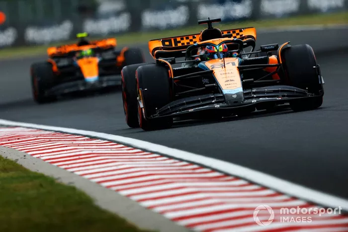 Oscar Piastri, McLaren MCL60, Lando Norris