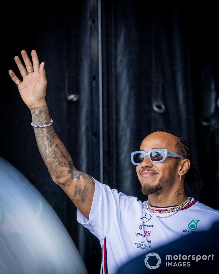 Lewis Hamilton, Mercedes-AMG, en escena