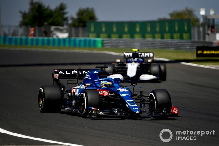 Fernando Alonso, Alpine A521, Nicholas Latifi, Williams FW43B