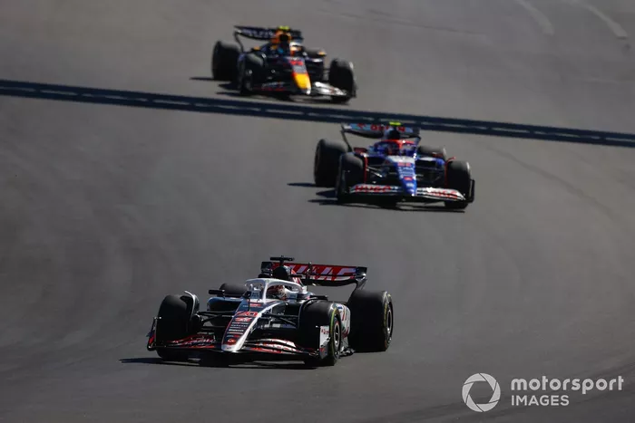 Kevin Magnussen, Haas VF-24, Yuki Tsunoda, RB F1 Team VCARB 01