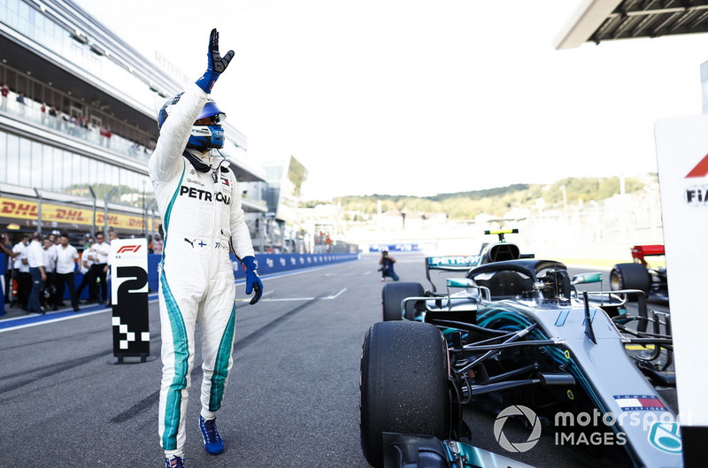 Ganador de la pole Valtteri Bottas, Mercedes AMG F1