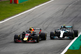 Max Verstappen, Red Bull Racing RB14 Tag Heuer, Valtteri Bottas, Mercedes AMG F1 W09
