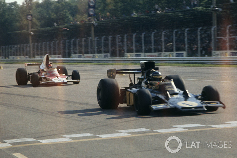 Ronnie Peterson, Lotus Ford, leads Emerson Fittipaldi, McLaren M23-Ford