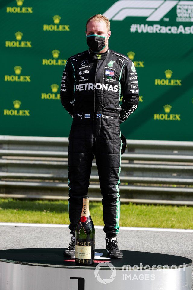 Podio: ganador Valtteri Bottas, Mercedes-AMG Petronas F1