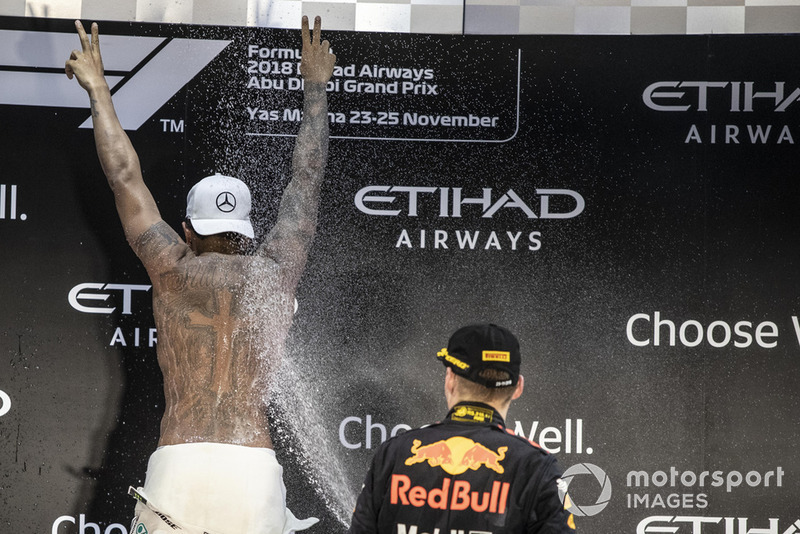 Podio: ganador de la carrera Lewis Hamilton, Mercedes AMG F1 y tercer lugar Max Verstappen, Red Bull Racing celebran