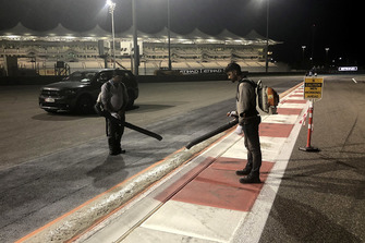 Des travaux sont effectués sur les vibreurs après la première journée