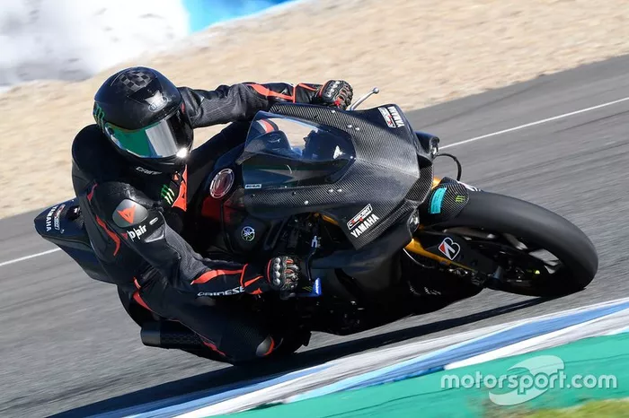 Lewis Hamilton teste la Yamaha Superbike
