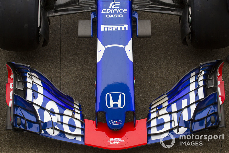 Morro y alerón delantero del STR13 de la Scuderia Toro Rosso