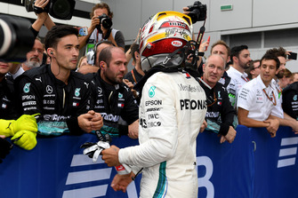 Lewis Hamilton, Mercedes AMG F1 with his mechanics in parc ferme