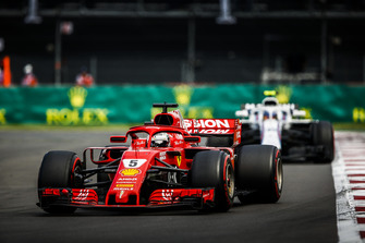 Sebastian Vettel, Ferrari SF71H, devant Charles Leclerc, Sauber C37