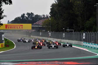 Max Verstappen, Red Bull Racing RB14 and Lewis Hamilton, Mercedes-AMG F1 W09 lead at the start of the race