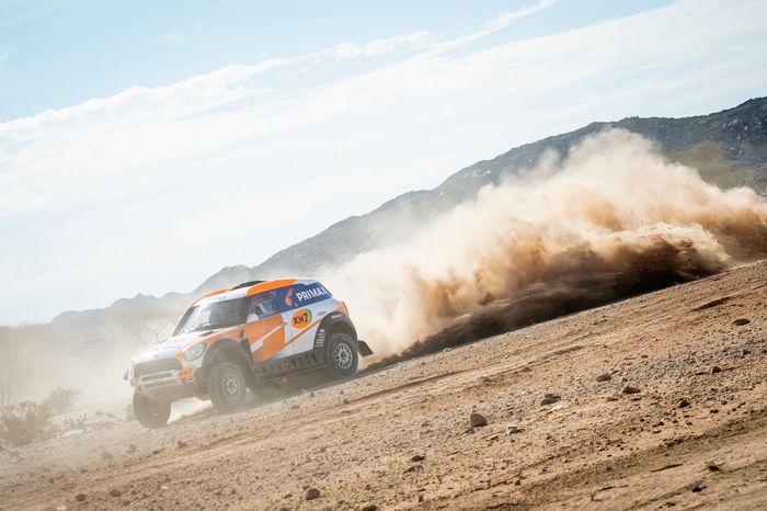 #238 X-Raid Mini John Cooper Works Rally Mini: Laia Sanz, Maurizio Gerini