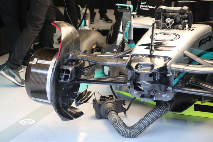 Detalle delantero del Mercedes W13