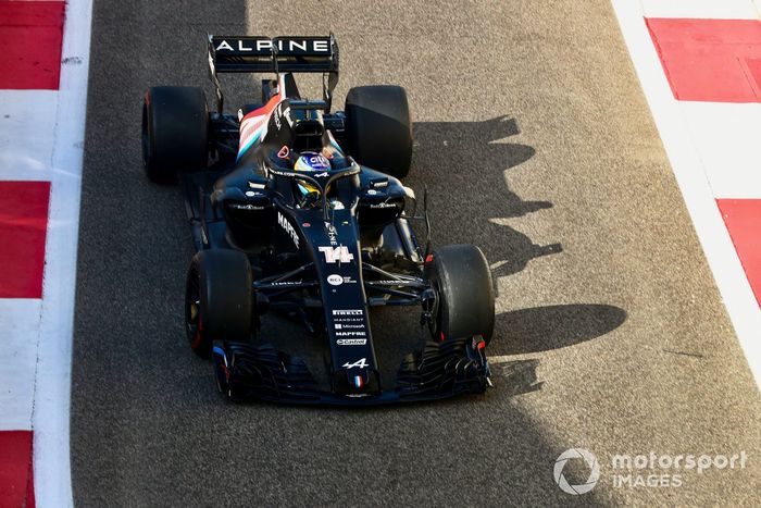 Fernando Alonso, Alpine, con el Renault RS18 adaptado (