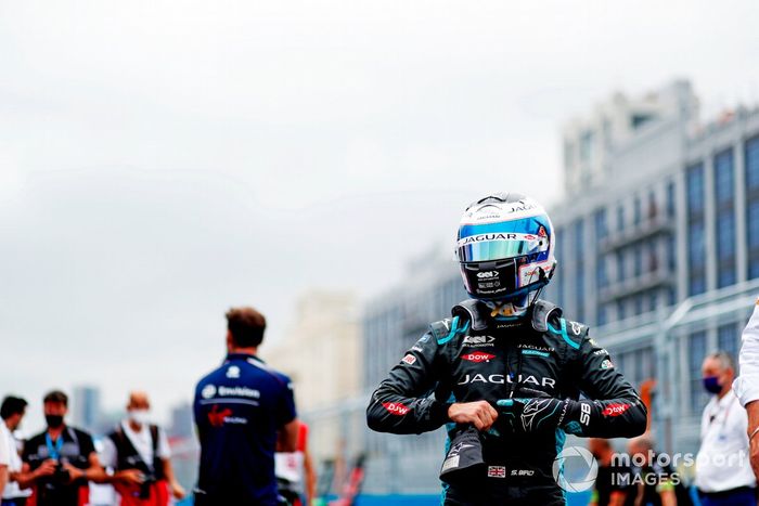 Ganador de la pole Sam Bird, Jaguar Racing