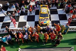 Kyle Busch, Joe Gibbs Racing, Toyota Camry M&M's Mini's celebrates his win